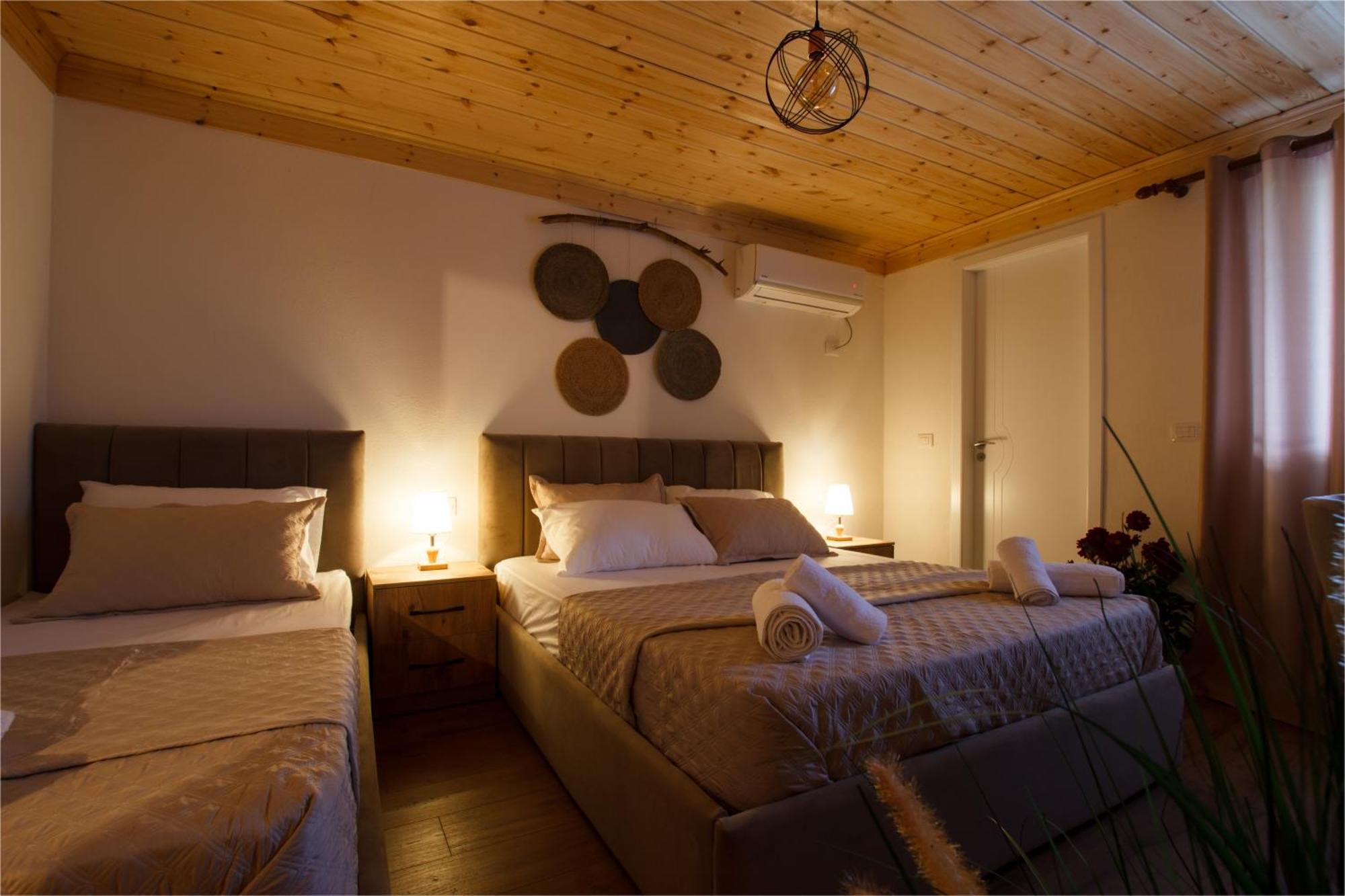 Guva Guest House Gjirokastër Exteriör bild