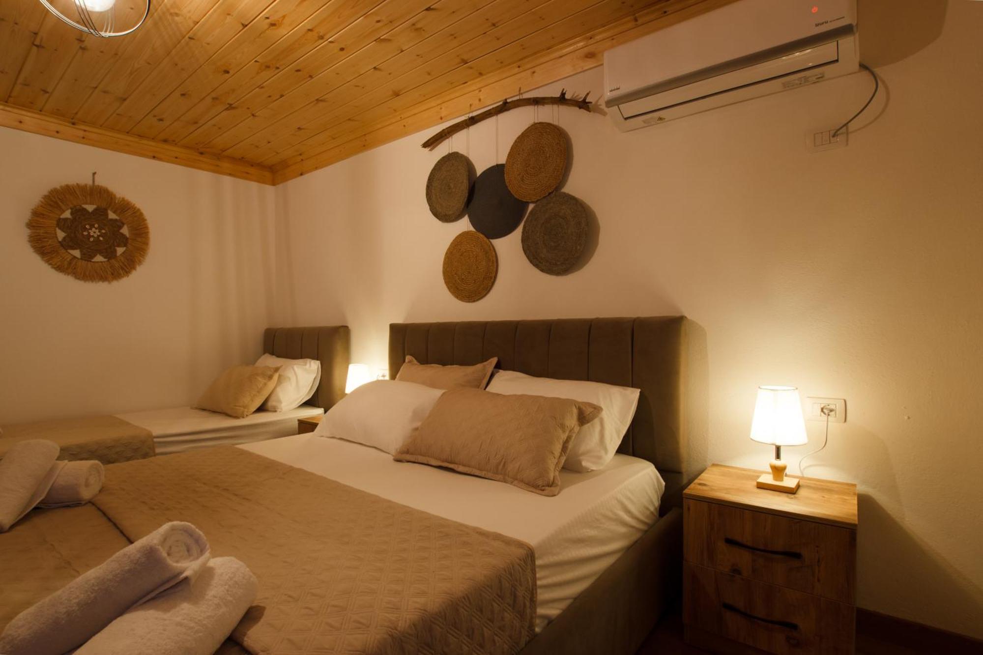 Guva Guest House Gjirokastër Exteriör bild