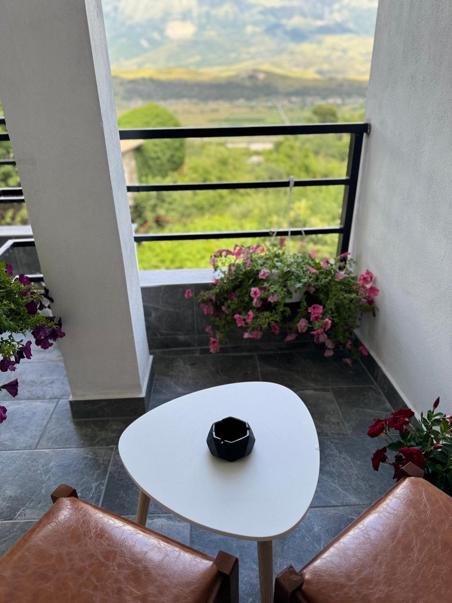 Guva Guest House Gjirokastër Exteriör bild